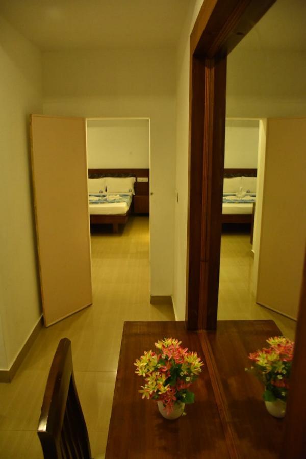 Hotel Palacial Pondi Puducherry Eksteriør billede
