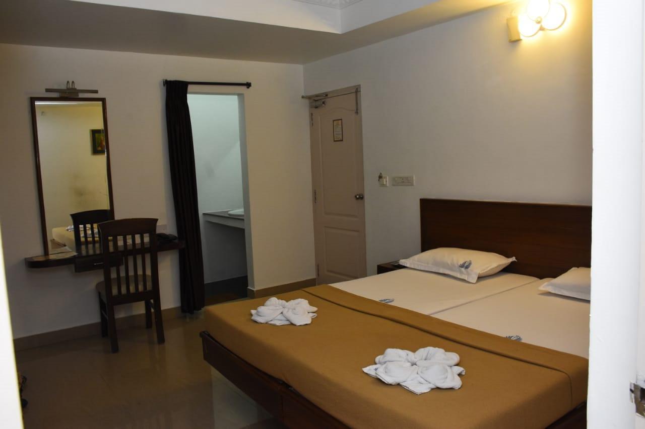 Hotel Palacial Pondi Puducherry Eksteriør billede