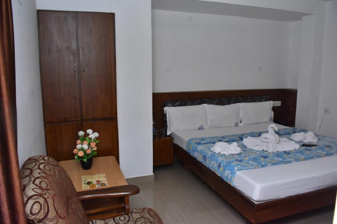 Hotel Palacial Pondi Puducherry Eksteriør billede