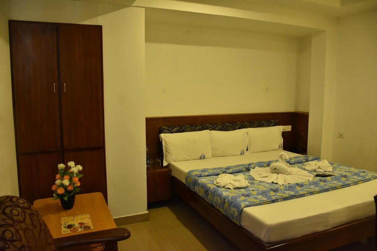Hotel Palacial Pondi Puducherry Eksteriør billede