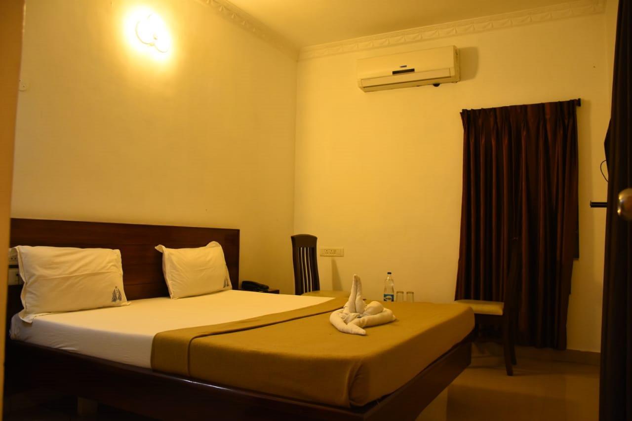 Hotel Palacial Pondi Puducherry Eksteriør billede