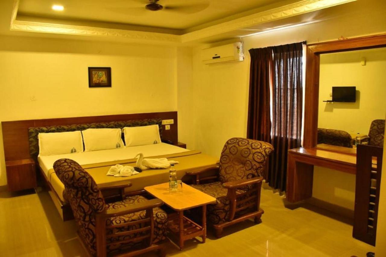 Hotel Palacial Pondi Puducherry Eksteriør billede